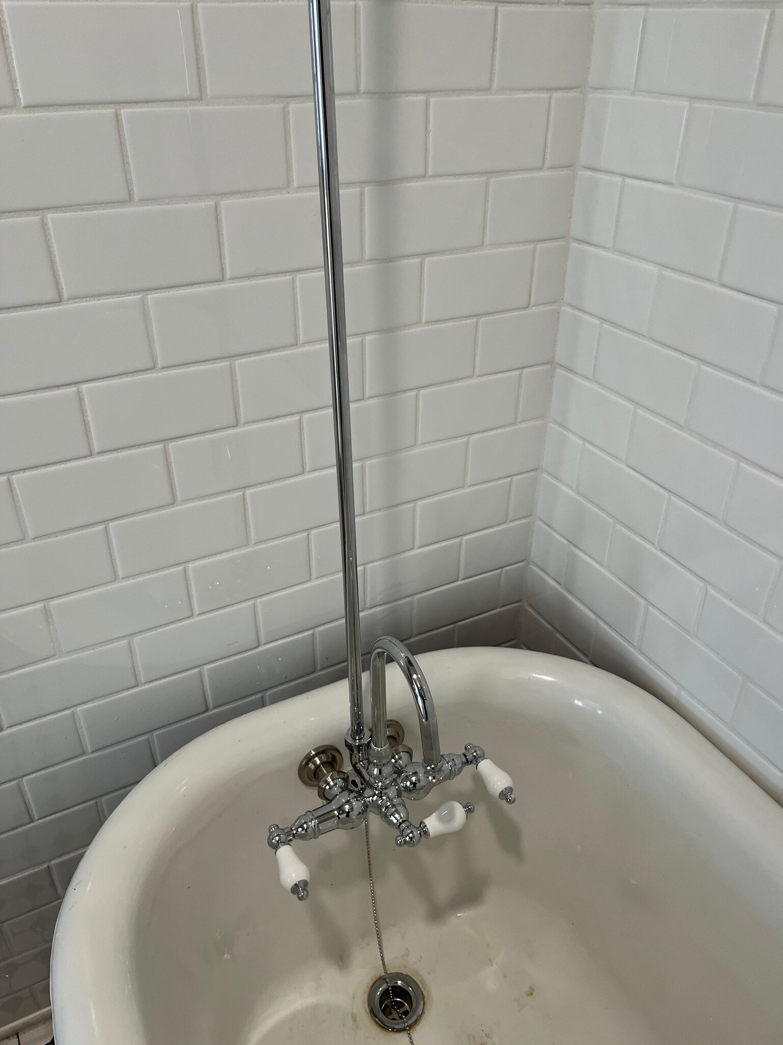 Claw Foot Tub - 415 E Saint Germain St