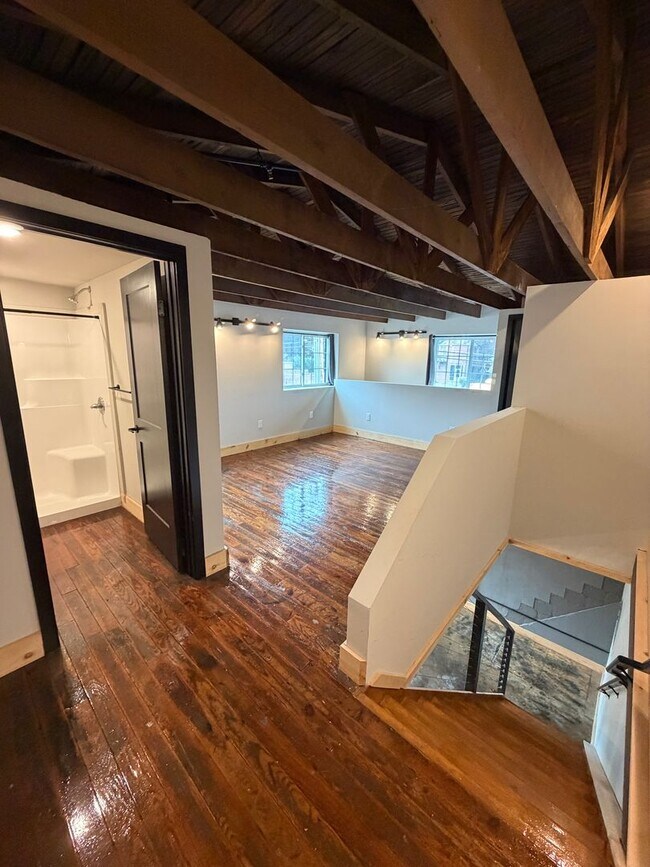 Building Photo - 1 Bed w/ 1.5 bath LOFT apartment with 2 car GARAGE - Hanover, PA