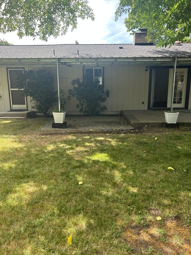 Building Photo - 4 Bedroom 2.3 Bath House