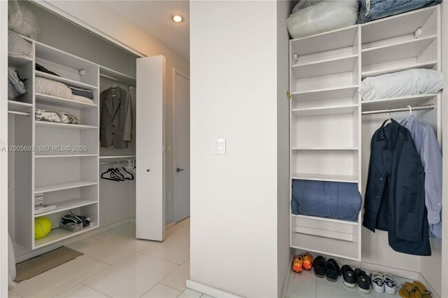 Building Photo - 900 Brickell Key Blvd