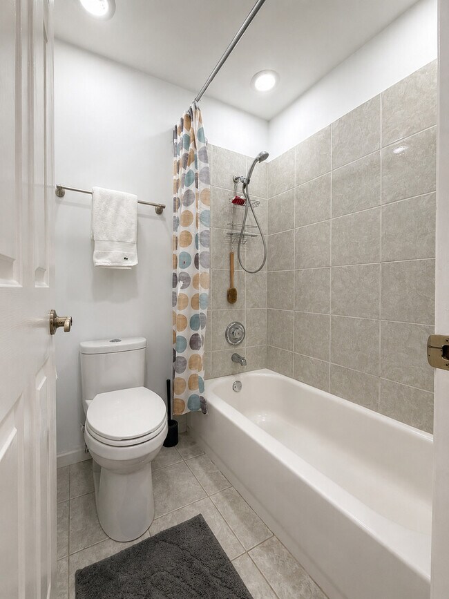 Building Photo - 495 S Crow Trail