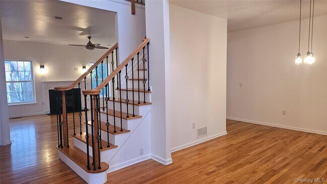 Building Photo - 2719 Colonial Dr