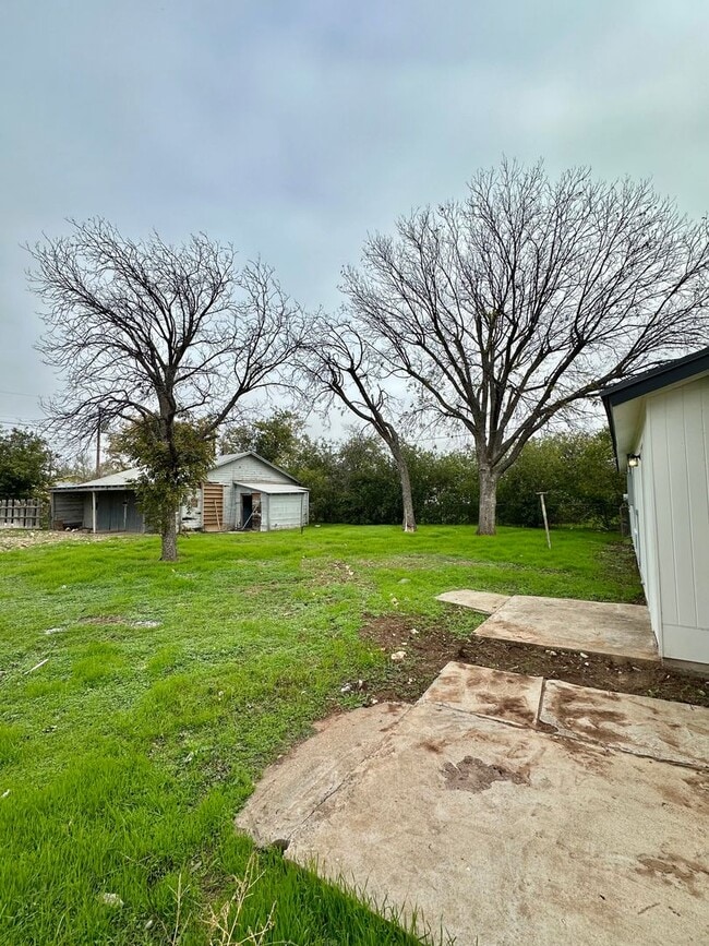 Building Photo - COMING SOON! Remodeled 3 Bedroom Home For ...