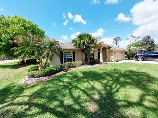 Building Photo - 4031 Santa Barbara Dr