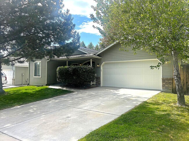 Building Photo - 5903 S Snowdrop Pl