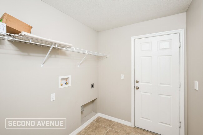 Building Photo - 846 Carnation Ave SE