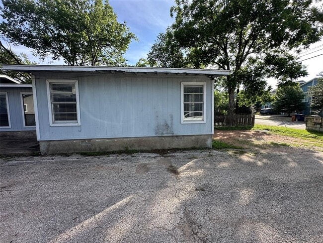 Building Photo - 4412 Gillis St