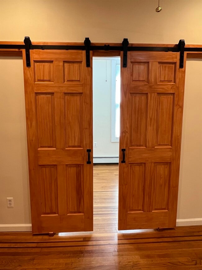 Building Photo - 220 Bay St