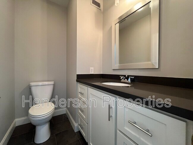 Building Photo - 501 Fenton Pl