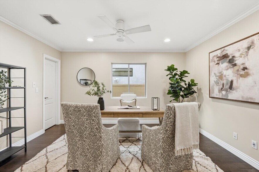 Building Photo - 5433 E The Toledo