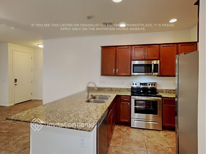 Building Photo - 1383 S Ponderosa Dr