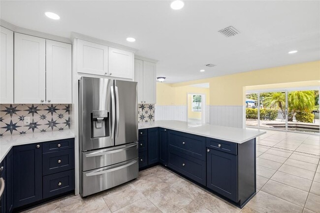 Building Photo - 5541 Bayou Grande Blvd NE