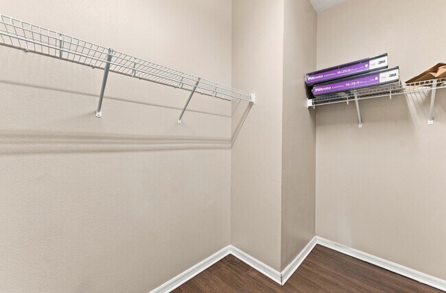 Building Photo - Stunning 3 BR + LOFT / 2.5 BA/ 2-Car-Garage Townhome in GATED community!