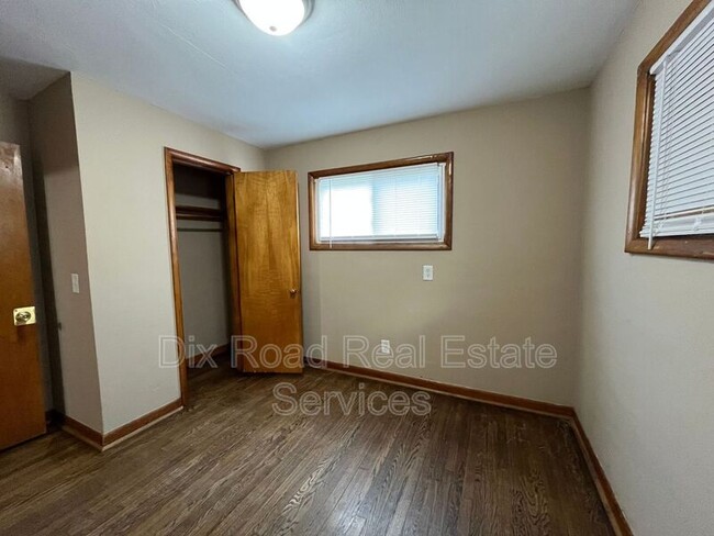 Building Photo - 52 Van Buren Dr