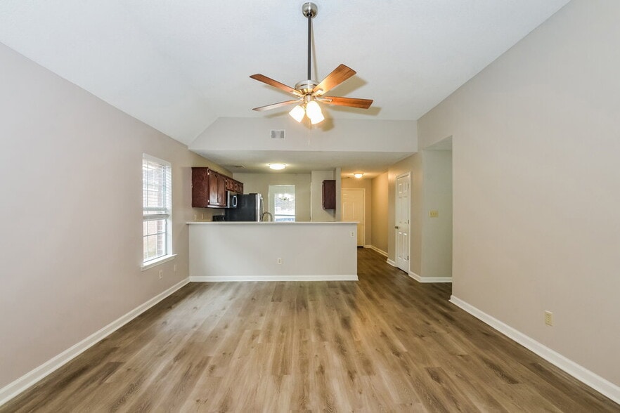 Building Photo - 7558 Fox Hunt Dr E