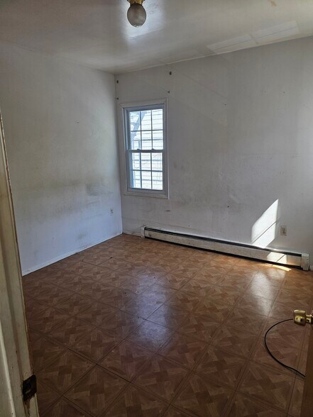 Building Photo - 228 Duncan Ave