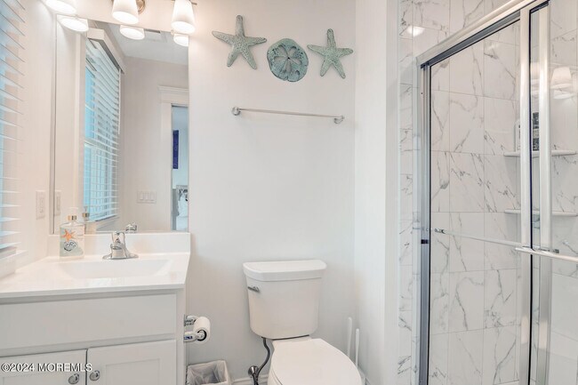 Building Photo - 19 Cummins St