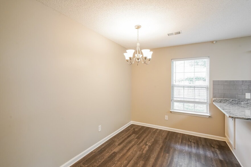 Building Photo - 712 Alisa Cove