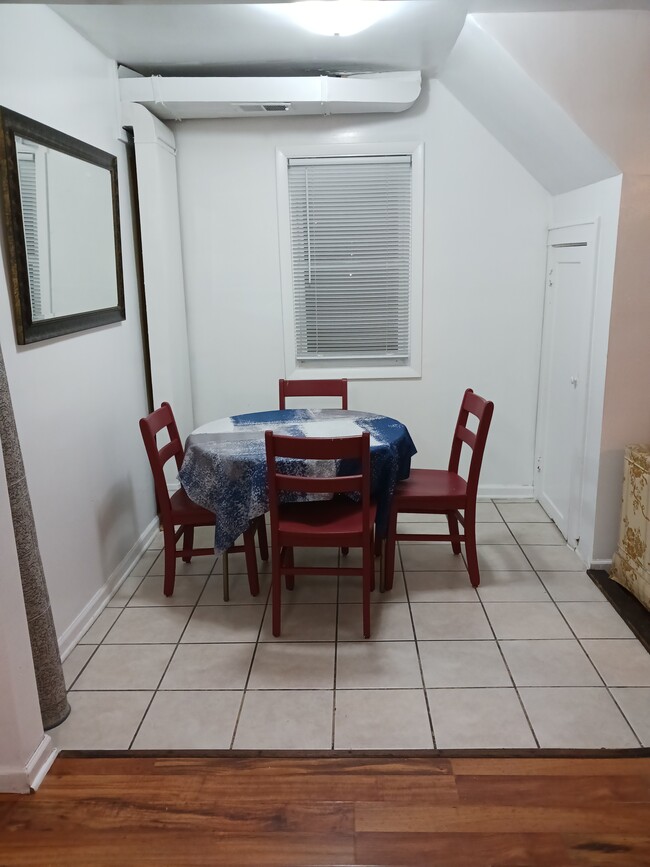 Dining Area - 7748 Newland Ave