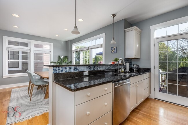 Building Photo - 7 Windward Way