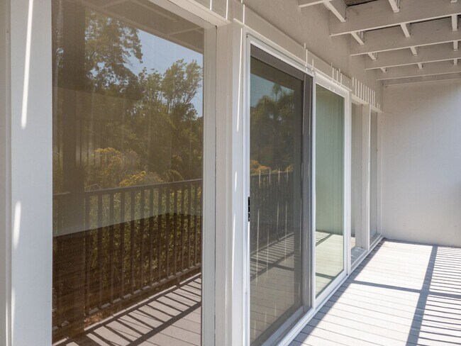 Building Photo - Tranquil 1BR/1BA Updated Unit! Tam Valley!...