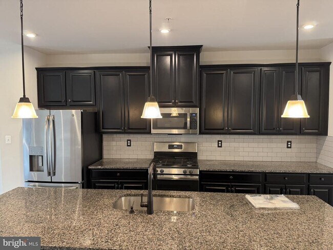 Building Photo - 10323 Quillback St