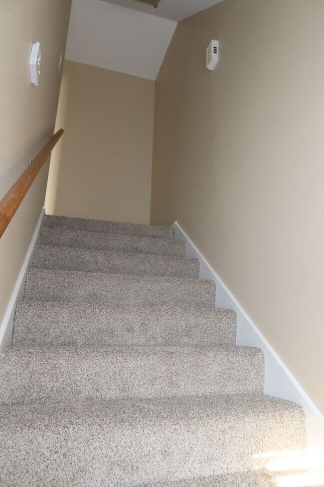 Building Photo - K246 - South Oak #102