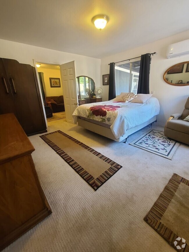 Building Photo - Great home in Dallas