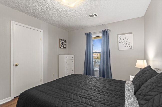 Building Photo - 106 Willow Grove Ct