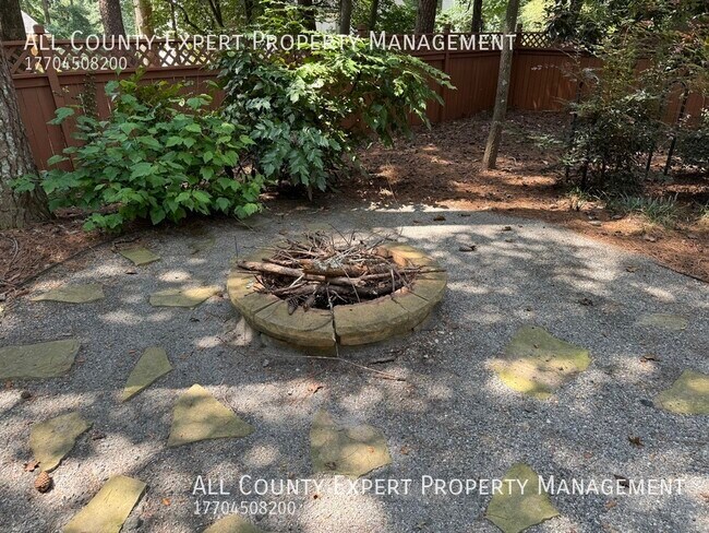 Building Photo - 11820 Highland Colony Dr