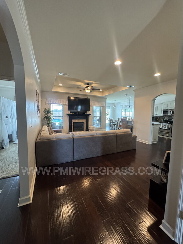 Building Photo - 303 Ponderosa Dr