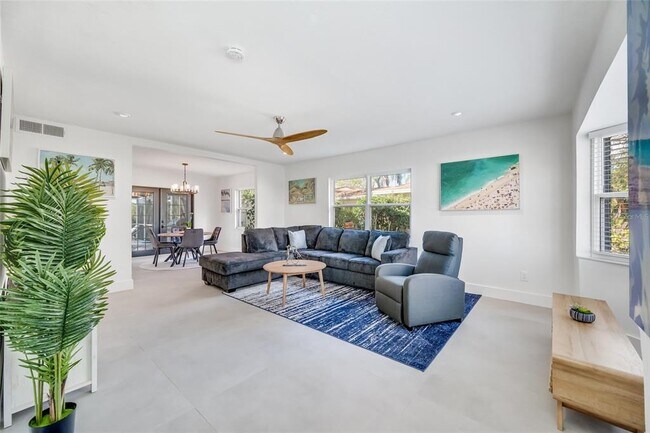 Building Photo - 4622 Bay Crest Dr