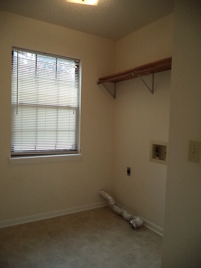 Building Photo - Hidden Lake Acres