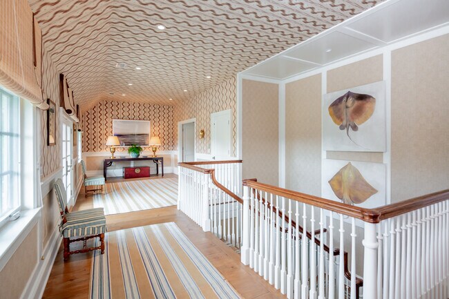 Building Photo - 587 Sagaponack Road