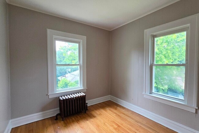 Building Photo - 1002 Westmoreland Ave