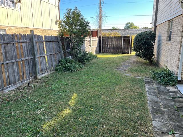 Building Photo - 415 Towne House Ln