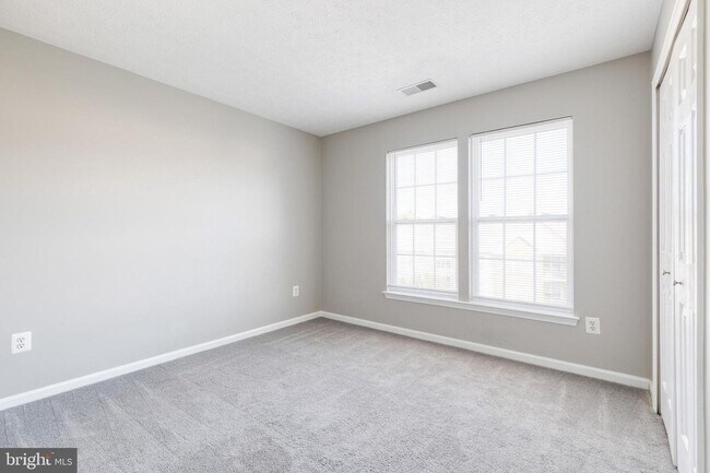 Building Photo - 3021 Hunting Ridge Dr