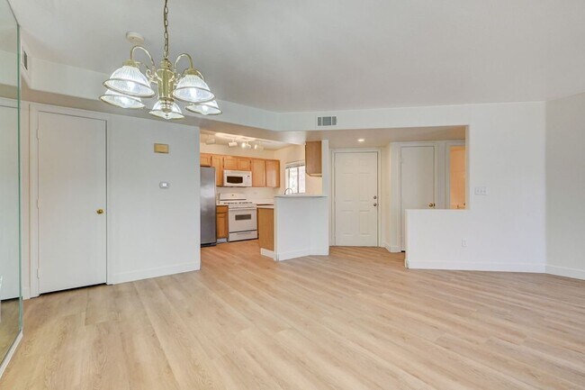 Building Photo - 4555 E Sahara Ave