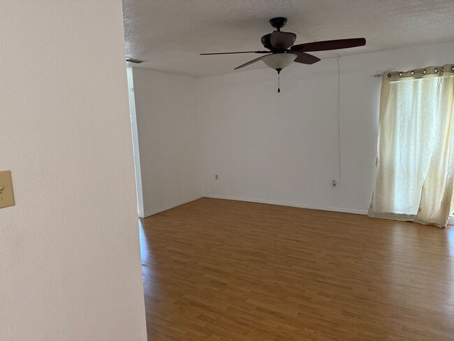 Building Photo - Spacious 2bd/2ba home for rent!