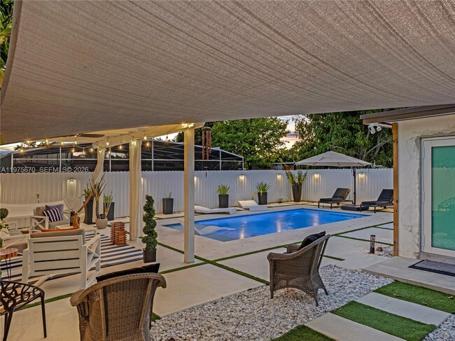 Building Photo - 920 NE 159th St