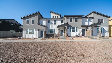 Building Photo - Townhome in Greenways at Sand Creek