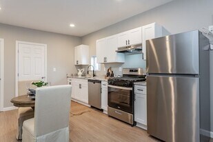 Building Photo - 31 Hicks St