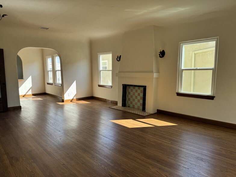 Building Photo - 458 N Genesee Ave