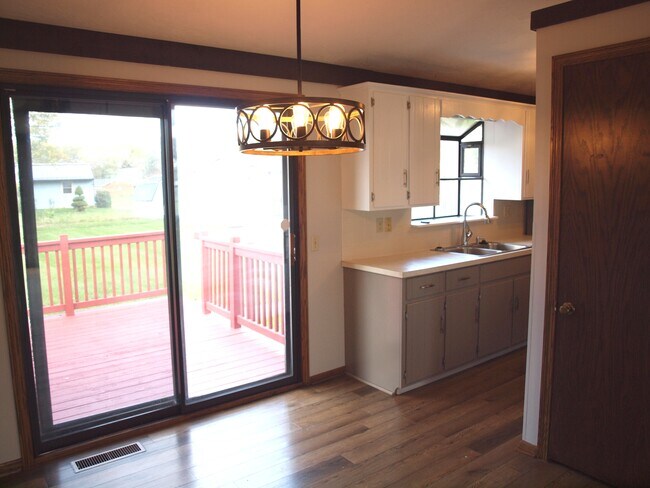 Building Photo - 607 Cheyenne Cir