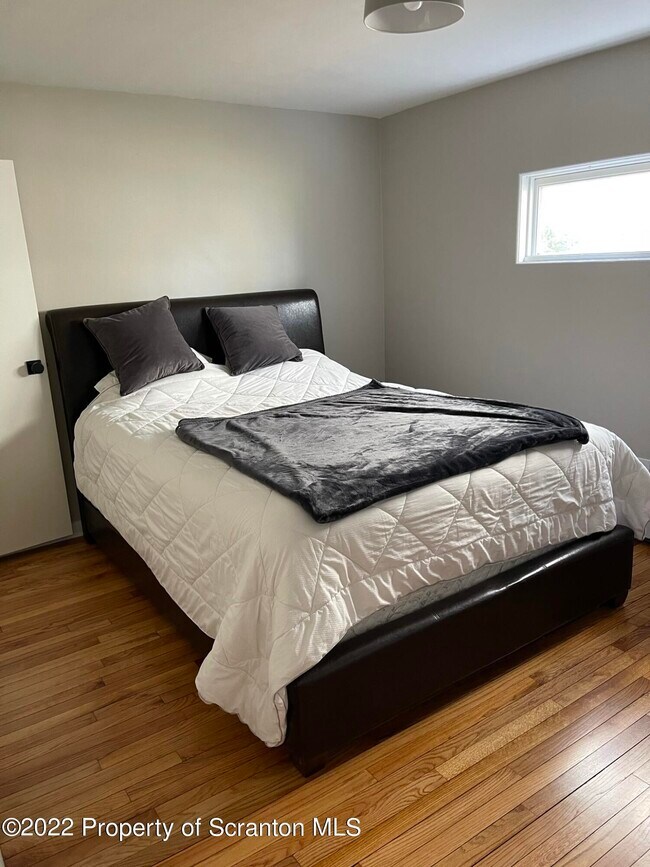 Building Photo - 303 E Drinker St