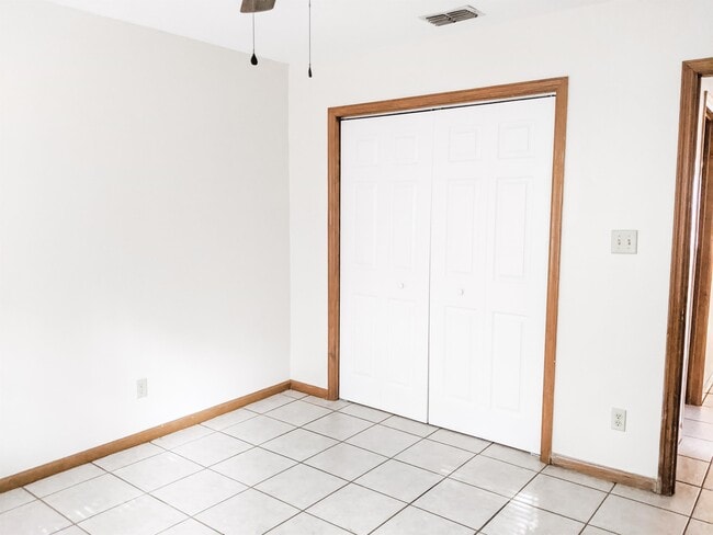 Building Photo - 1098 Rockbrook Ct