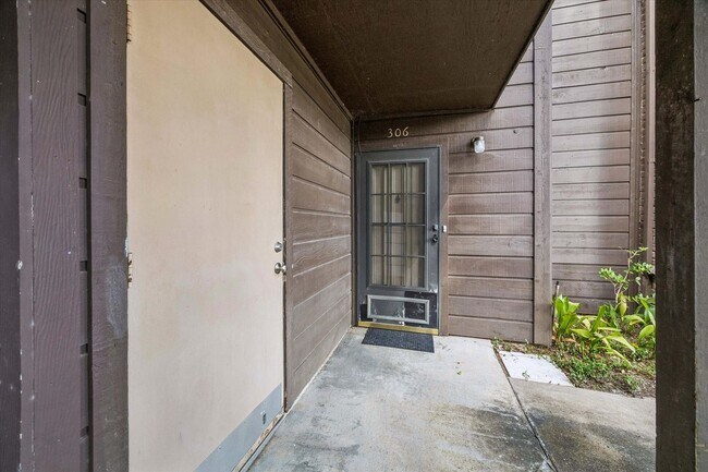 Building Photo - 12755 Mill Ridge Dr