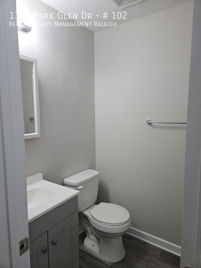 Building Photo - 1321 Park Glen Dr