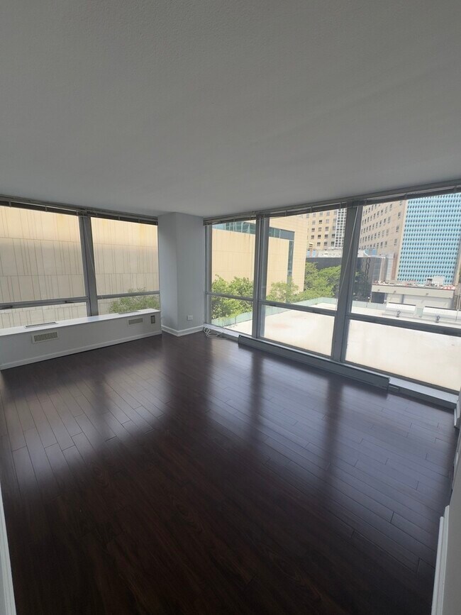 Building Photo - 340 W Diversey Pkwy