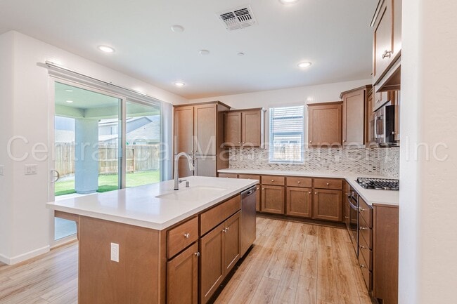 Building Photo - 4 Bedroom/3 Bath Home with Solar in Commun...